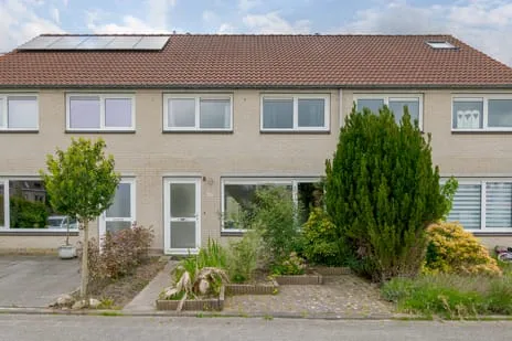 Tussenwoning te koop: Middelven 10, Roden West Roden
