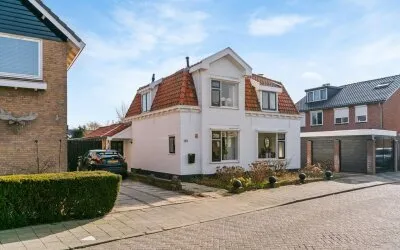 Vrijstaande woning te koop: Middelweg 181, Uitgeest