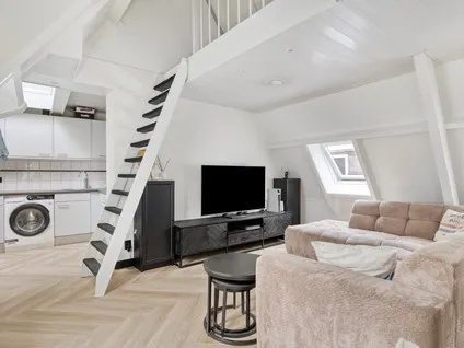 Studio for sale: Middelweg 30B, Pancras-West Leiden