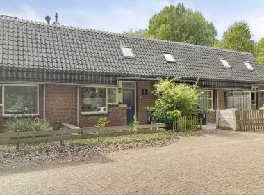 Tussenwoning te koop: Middenhof 3, Middenhof en Uithof Almere