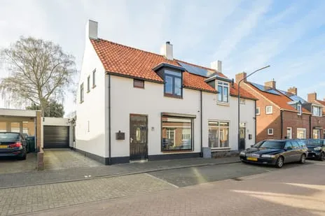 Twee-onder-één-kap te koop: Middenlaan 18, Slotjes-Midden Oosterhout (Nb)