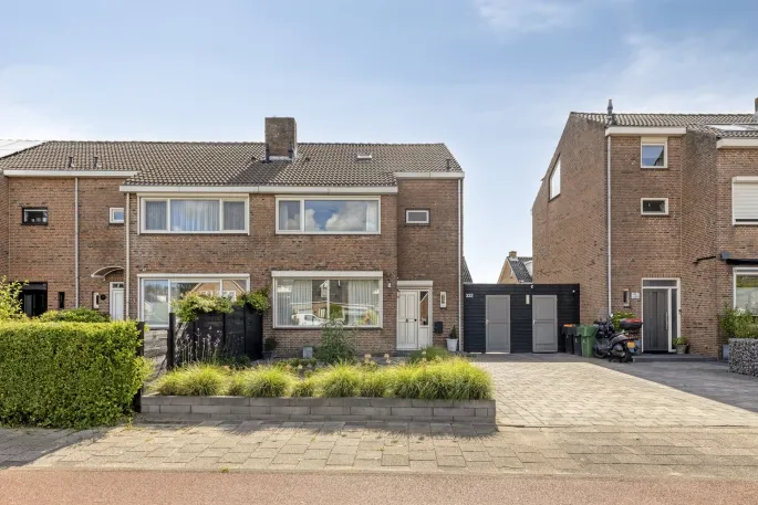 Corner house for sale: Middenweg 332, Schildersbuurt Zuid Heerhugowaard