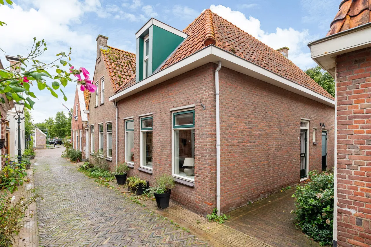 Twee-onder-één-kap te koop: Midstrjitte 64, Woudsend