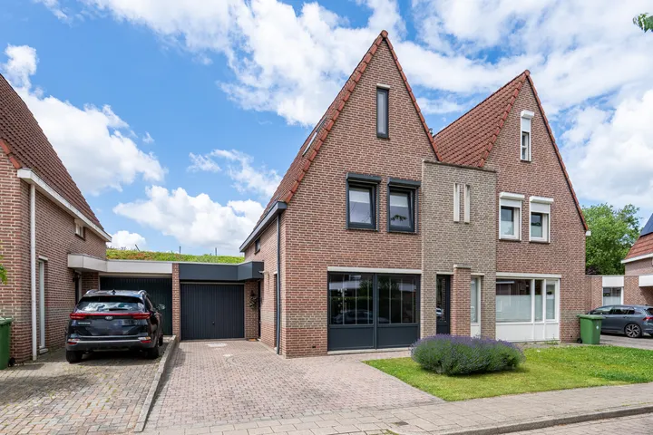 Tussenwoning te koop: Mies van der Rohestraat 28, Parkheide Landgraaf