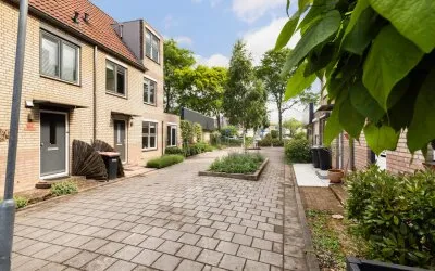 Tussenwoning te koop: Mina Krüseman-erf 118, Johanna Naber-erf en omgeving Dordrecht