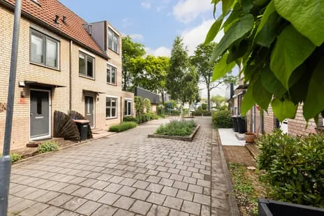 Tussenwoning te koop: Mina Krüseman-erf 118, Johanna Naber-erf en omgeving Dordrecht