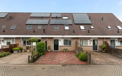 Tussenwoning te koop: Mina Krüseman-erf 87, Johanna Naber-erf en omgeving Dordrecht