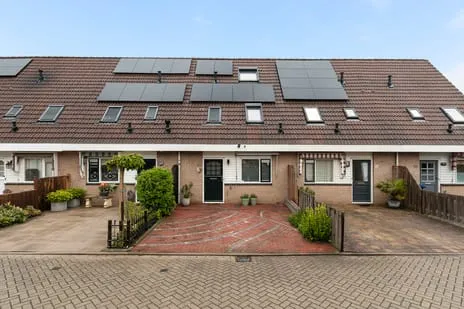 Tussenwoning te koop: Mina Krüseman-erf 87, Johanna Naber-erf en omgeving Dordrecht