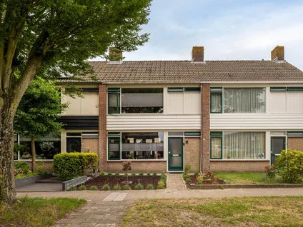 Terraced house for sale: Minckelersweg 102, Hoogerheide Hoogerheide