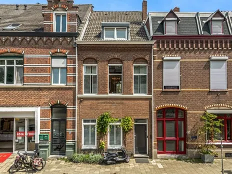 Terraced house for sale: Minderbroederssingel 25, Binnenstad Roermond
