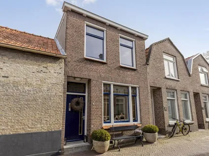 Tussenwoning te koop: Minderbroederstraat 12, Zierikzee binnen de vesten Zierikzee
