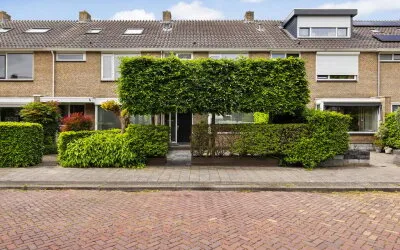 Tussenwoning te koop: Minnaertweg 79, Minnaertweg en omgeving Dordrecht