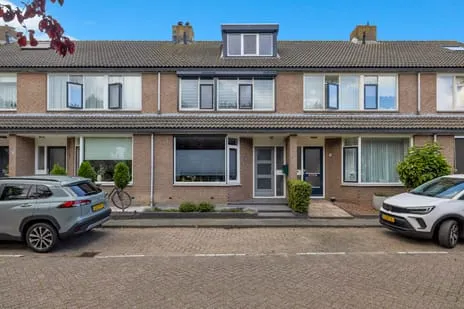 Terraced house for sale: Moelnaerstraat 5, Giessendam-West Hardinxveld-Giessendam