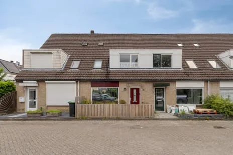 Tussenwoning te koop: Moeraskreek 3, Kreken Spijkenisse