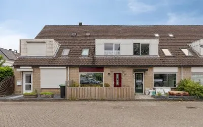 Tussenwoning te koop: Moeraskreek 3, Kreken Spijkenisse