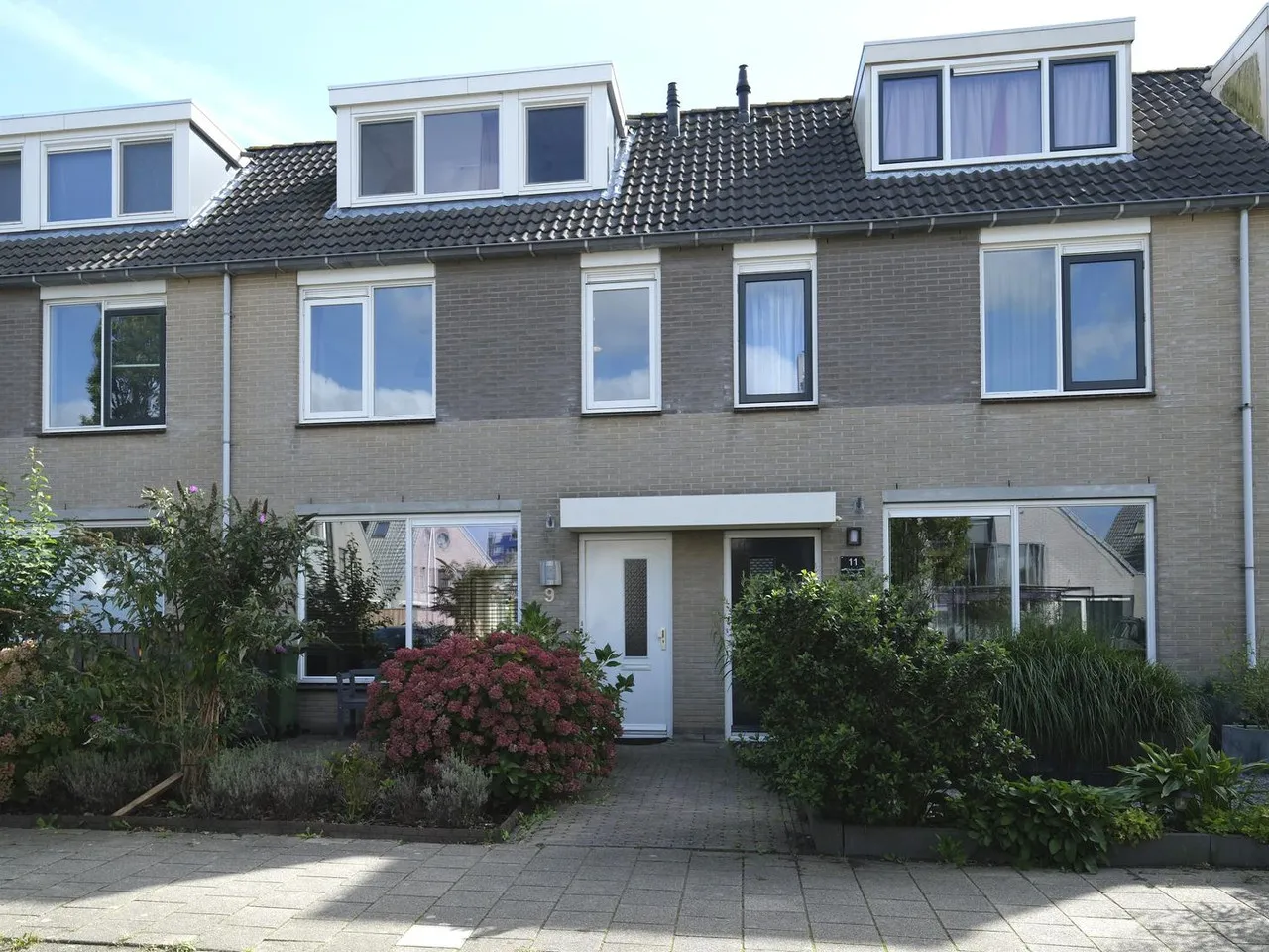 Tussenwoning te koop: Moerbeeklaan 9, Heerhugowaard