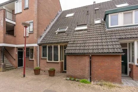Tussenwoning te koop: Moerbeigaarde 17, Gaarden Nieuwegein