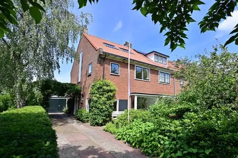 Hoekwoning te koop: Moerbeilaan 52, Bloemenkwartier Zuid Hilversum