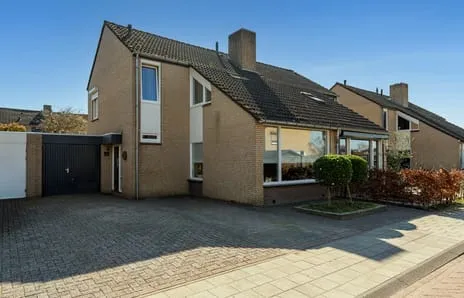 Tussenwoning te koop: Moerbeilaan 6, Kern Neer Neer