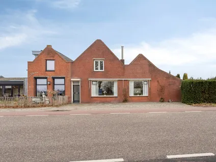 Twee-onder-één-kap te koop: Moerdijkseweg 2, Terheijden