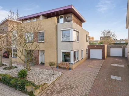 Twee-onder-één-kap te koop: Moerlaken 12, De Keen Etten-Leur