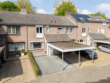 Tussenwoning te koop: Moesdaal 68, De Heeg Maastricht