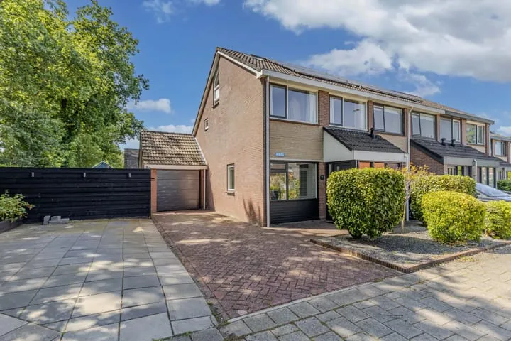 Corner house for sale: Moezel 101, De Drait zuidwest Drachten