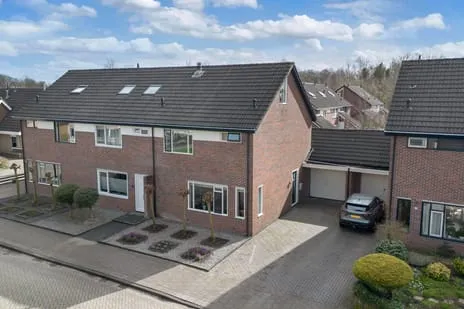 Tussenwoning te koop: Moezel 204, De Drait zuidwest Drachten