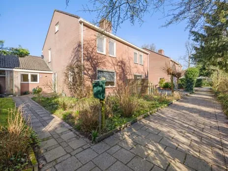 Tussenwoning te koop: Moezel 45, De Drait zuidwest Drachten
