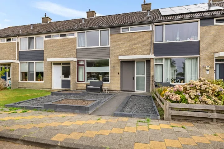 Tussenwoning te koop: Moezelstraat 56, Assen