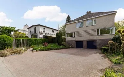 Twee-onder-één-kap te koop: Molenberglaan 104A, Molenbergpark Heerlen