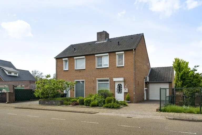 Twee-onder-één-kap te koop: Molenbergweg 18, Herkenbosch