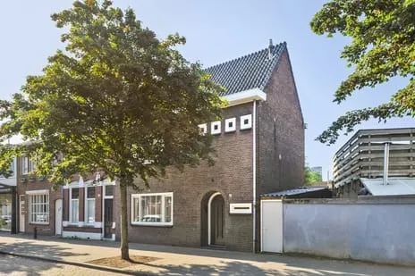Tussenwoning te koop: Molenbochtstraat 76, Besterd Tilburg
