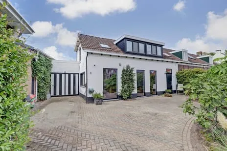 Semi-detached for sale: Molendijk 8, Kern 's-Heerenhoek 'S-Heerenhoek