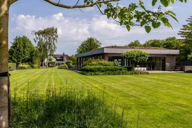 Vrijstaande woning te koop: Molendijk 8, Oostvoorne