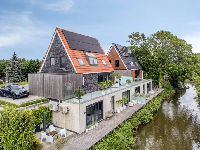 Twee-onder-één-kap te koop: Molendijk 9, Numansdorp Woonkern Numansdorp