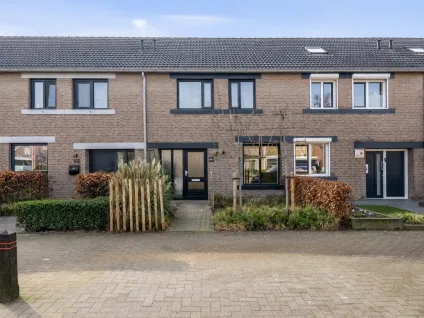 Tussenwoning te koop: Moleneind 100, Prinsenbeek