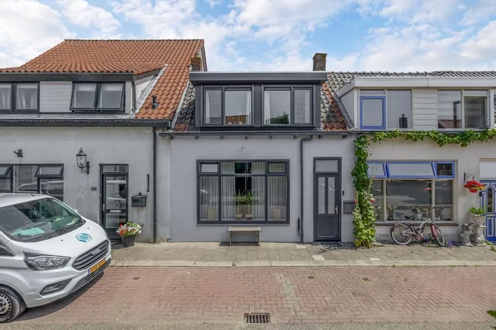 Tussenwoning te koop: Molenkade 52, Stellendam centrum Stellendam