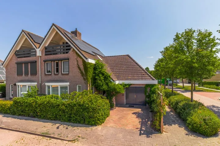 Twee-onder-één-kap te koop: Molenkamp 29, Verspreide huizen in de polder Brakel Brakel