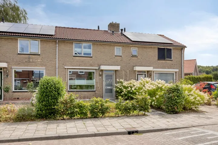 Tussenwoning te koop: Molenkampsweg 52, Dikkerslaan-Molenkampsweg en omgeving Borne