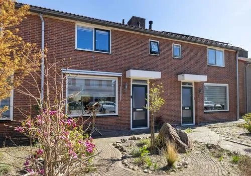 Tussenwoning te koop: Molenkampsweg 60, Dikkerslaan-Molenkampsweg en omgeving Borne