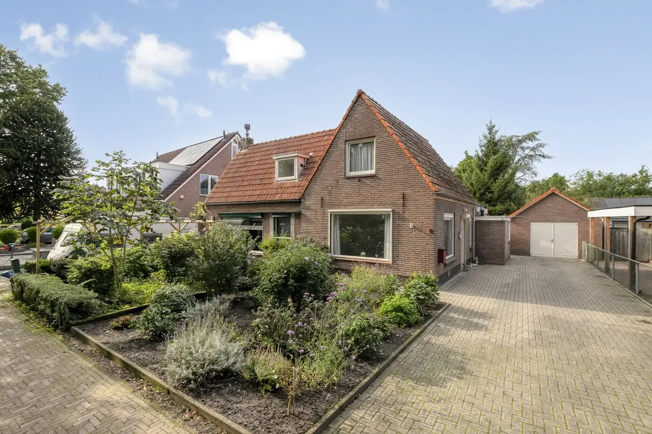 Twee-onder-één-kap te koop: Molenkampweg 6, Heerde