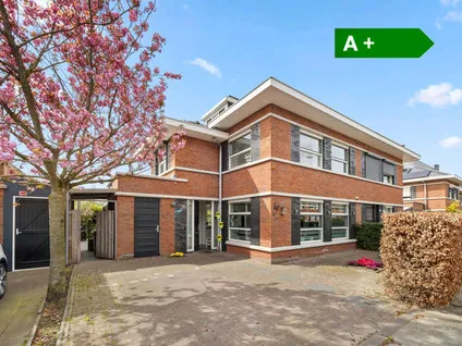 Twee-onder-één-kap te koop: Molenpolderstraat 35, Rietbuurt 'S-Gravenhage