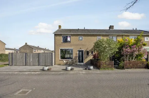 Corner house for sale: Molensingel 125, Tuindorp Schiedam