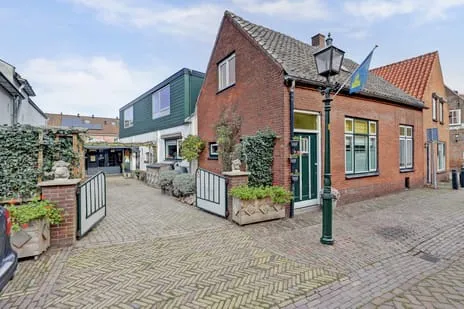 Twee-onder-één-kap te koop: Molenstraat 4, Heukelum Oude Kern Heukelum