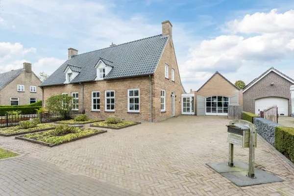 Twee-onder-één-kap te koop: Molenstraat 49, Zeeland Zeeland