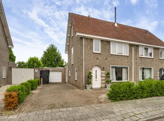 Twee-onder-één-kap te koop: Molenstraat 61, Geleen-Centrum Geleen
