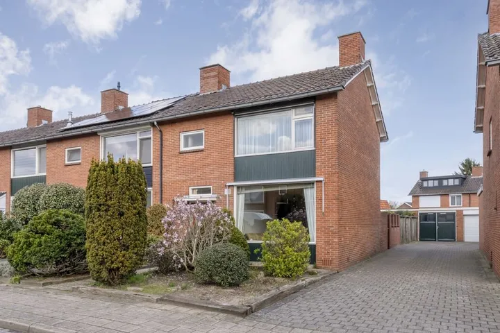 Hoekwoning te koop: Molenstraat 72, Losser