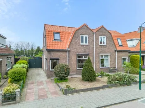 Twee-onder-één-kap te koop: Molenstraat 76, De Eng Soest