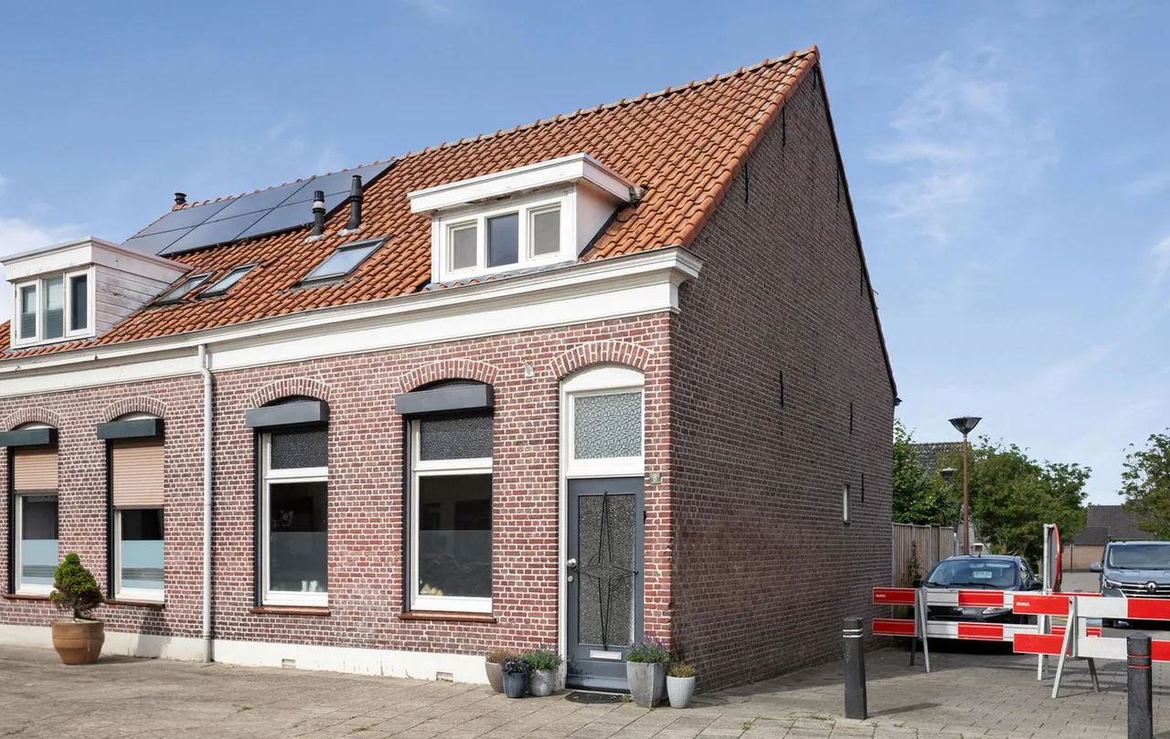 Twee-onder-één-kap te koop: Molenstraat 8, Oudenbosch